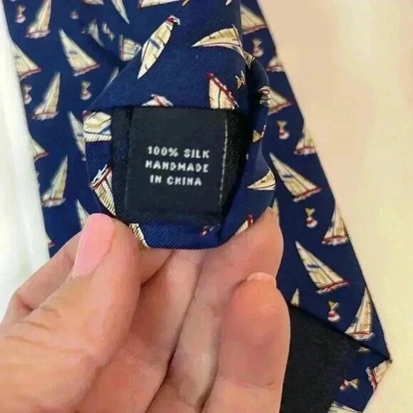 AMERICAN LIVING MENS 100% SILK TIE BLUE MARITIME OCEAN SAILBOATS BUOYS - Picture 7 of 8